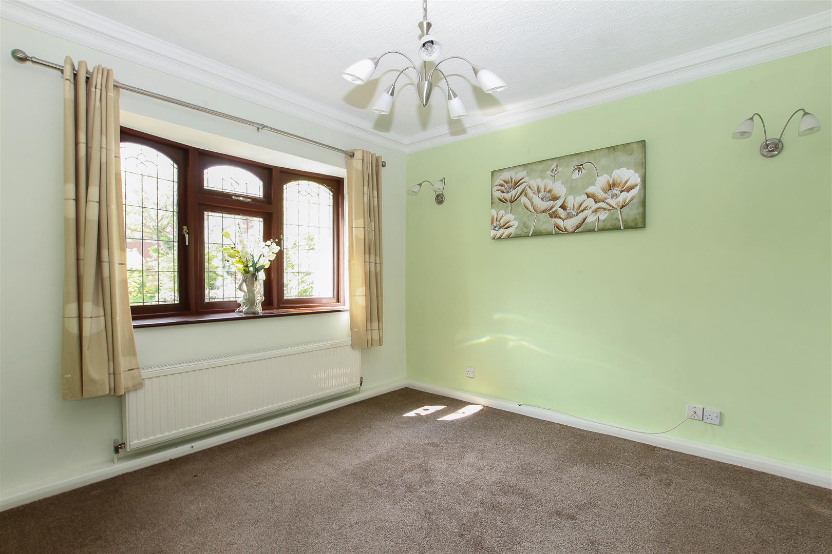 Beehive Chase, Hook End. Keith Ashton